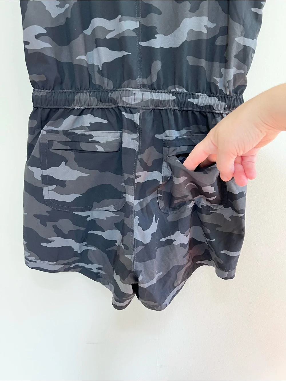 Athleta Girl On the Go Sleeveless Stretch Romper Black Camo Pockets, size XL/14